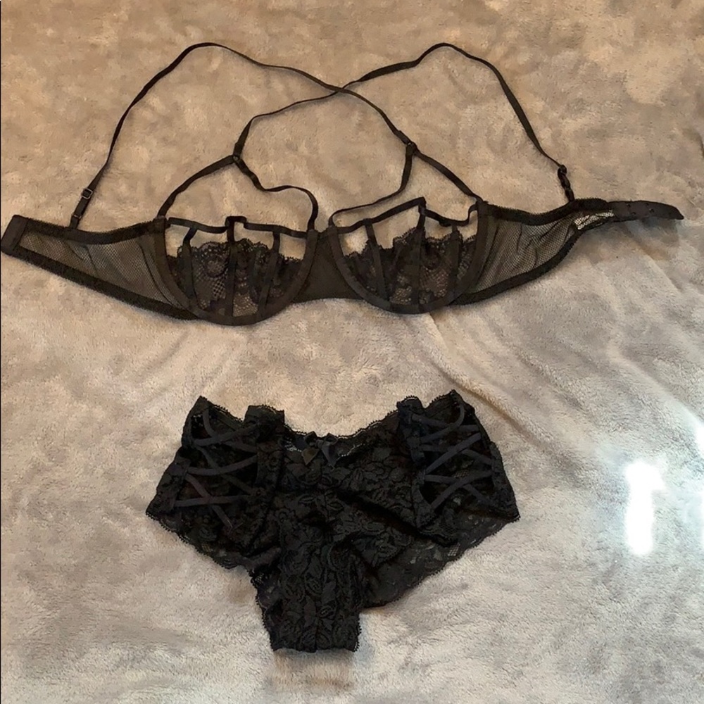 Frederick’s of Hollywood Lace Bra and Panty Set